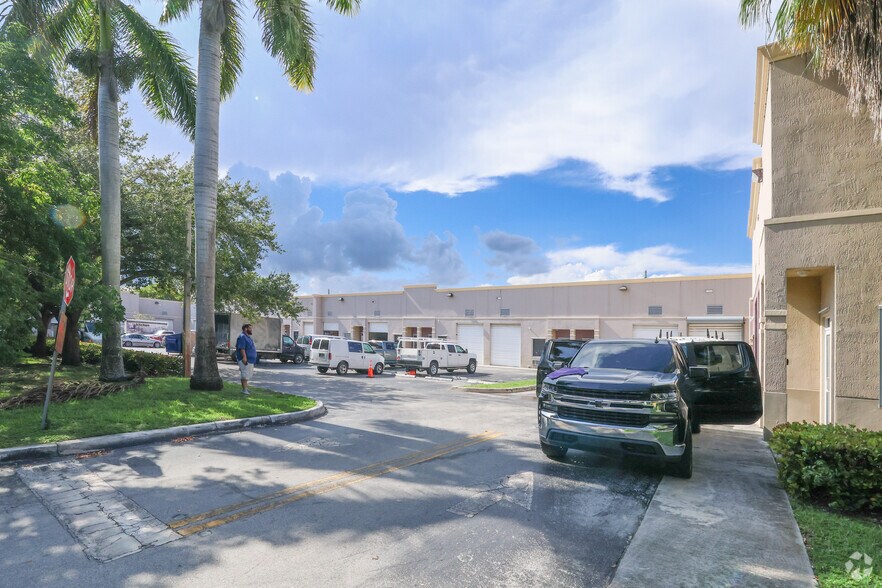 15075 SW 137th St, Miami, FL à louer - Photo principale – Image 1 sur 24