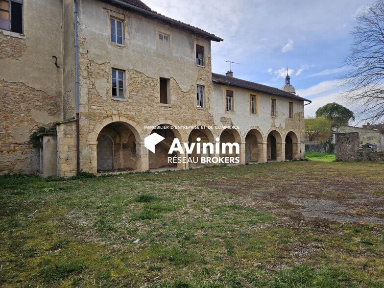 Local d'activités dans Saint-Amour à vendre - Photo de l’immeuble – Image 1 sur 9
