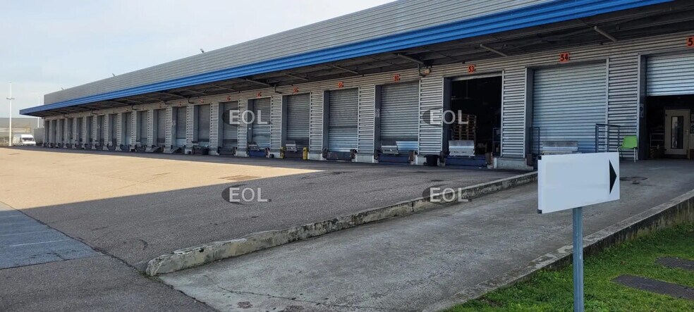 Industriel/Logistique dans Mions à louer - Photo de l’immeuble – Image 3 sur 7