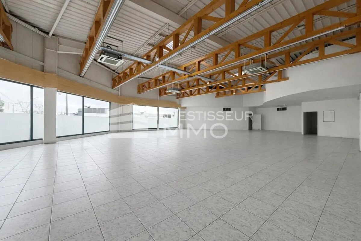 Local commercial dans Pontault-Combault à louer Photo intérieure– Image 1 sur 5