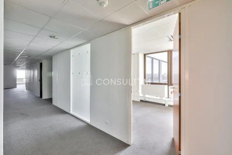 Bureau dans Saint-Cloud à vendre - Photo intérieure – Image 2 sur 11