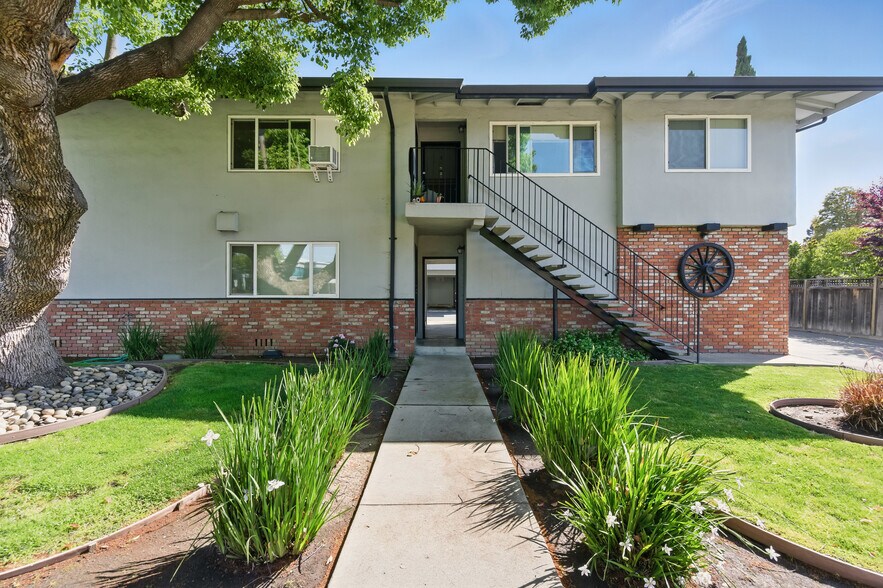 1255 E Woodside Rd, Redwood City, CA à vendre - Photo de l’immeuble – Image 2 sur 40