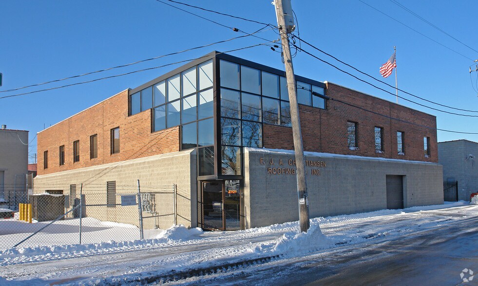 2101 W Purdue St, Milwaukee, WI à vendre - Photo de l’immeuble – Image 3 sur 19