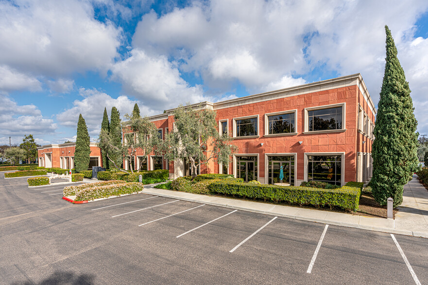 5938 Priestly Dr, Carlsbad, CA à louer - Photo de l’immeuble – Image 3 sur 11