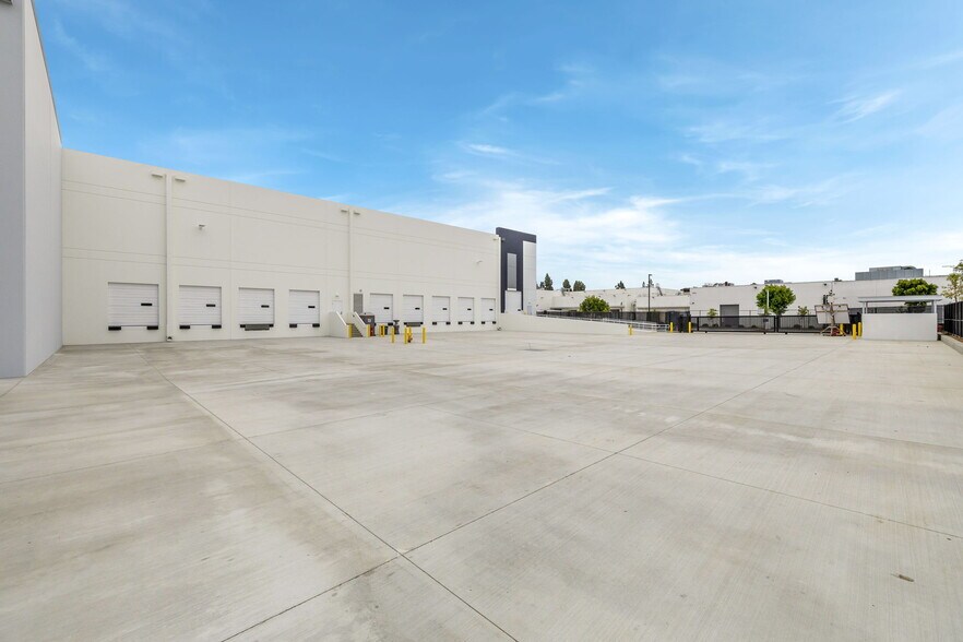 11311 Western Ave, Garden Grove, CA à vendre - Photo de l’immeuble – Image 3 sur 11