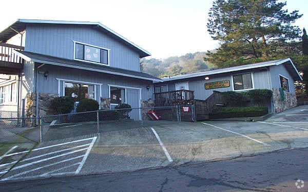5834 Alhambra Ave, Martinez, CA à vendre - Photo principale – Image 1 sur 8