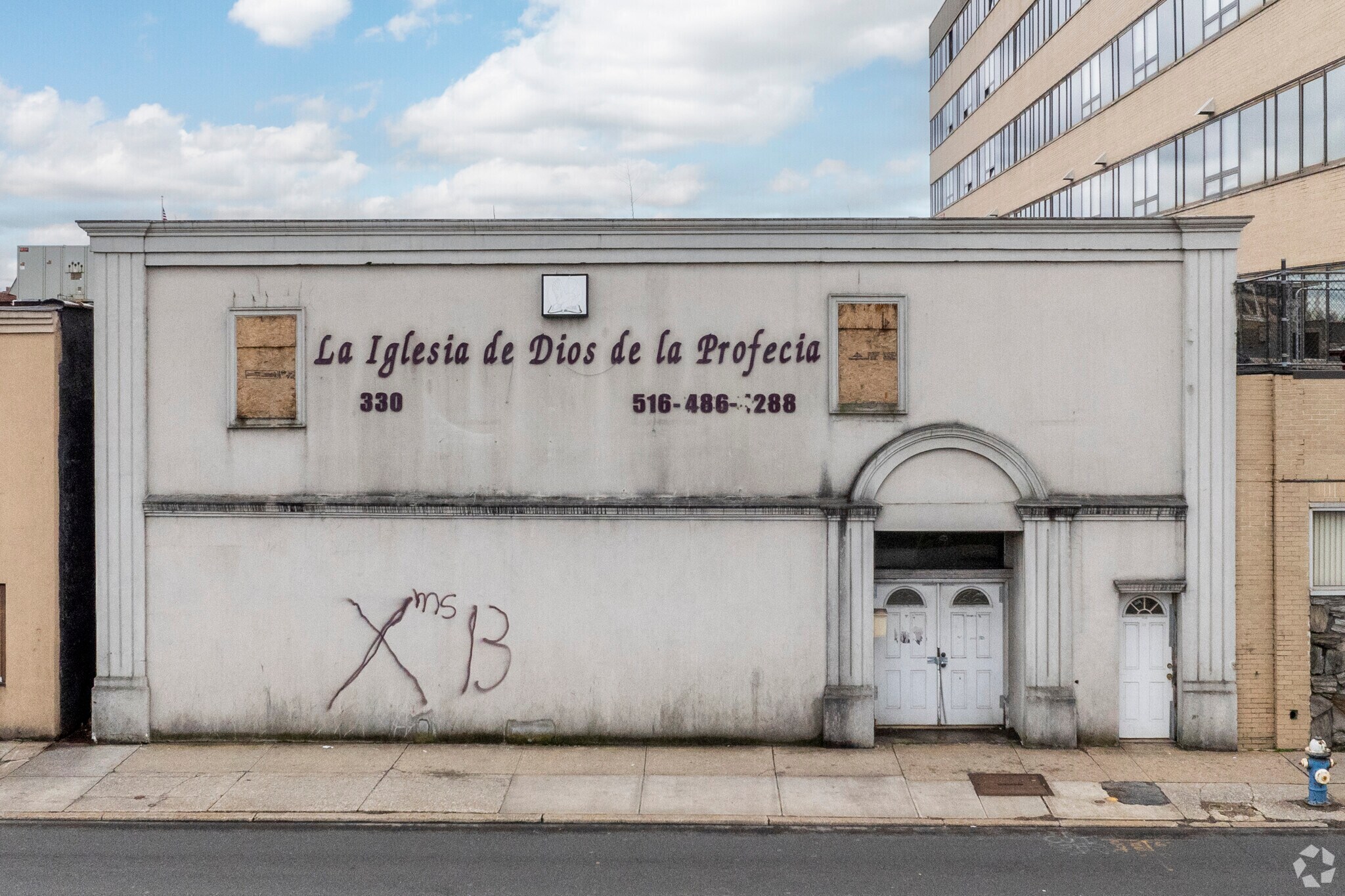 330 Fulton Ave, Hempstead, NY à vendre Photo principale– Image 1 sur 6