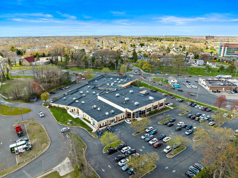 2100 Corlies Ave, Neptune, NJ à vendre - Photo de l’immeuble – Image 1 sur 17