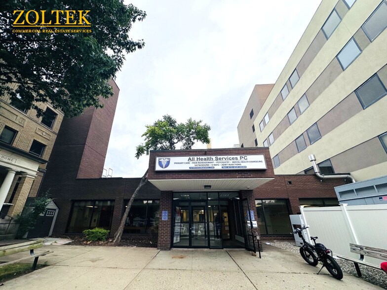 680 Broadway, Paterson, NJ à vendre - Photo de l’immeuble – Image 2 sur 11