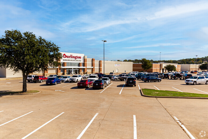 6801-7049 Ridgmar Meadow Rd, Fort Worth, TX à louer - Photo de l’immeuble – Image 1 sur 20