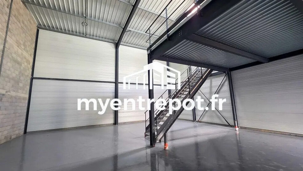 Local d'activités dans Signes à vendre - Photo intérieure – Image 3 sur 6