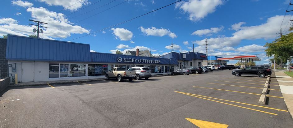 6010-6020 Mayfield Rd, Mayfield Heights, OH à louer Photo de l’immeuble– Image 1 sur 5