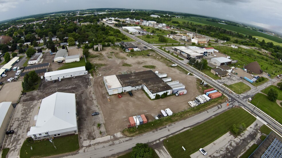 84 Howard Av, Elmira, ON à louer - Photo principale – Image 1 sur 1