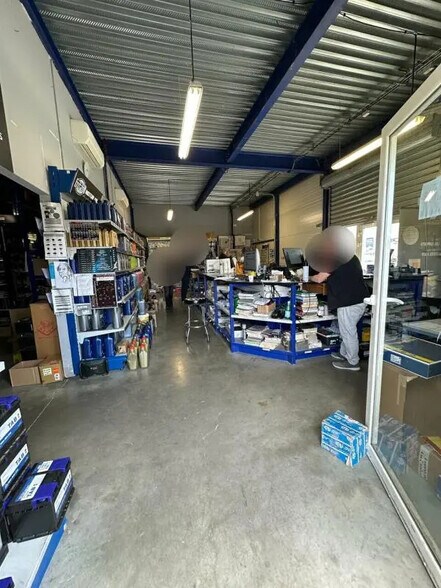 Local commercial dans Arles à louer - Photo de l’immeuble – Image 3 sur 11