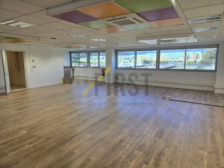 Bureau dans Mandelieu-la-Napoule à louer - Photo de l’immeuble – Image 1 sur 4