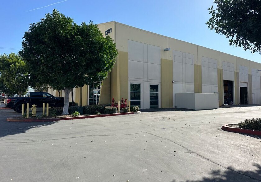 1281 N Patt St, Anaheim, CA à vendre - Photo de l’immeuble – Image 2 sur 4