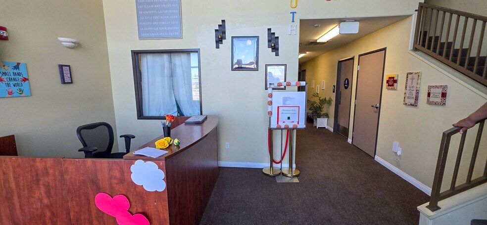 9980 Hesperia Rd, Hesperia, CA à louer - Photo intérieure – Image 2 sur 6