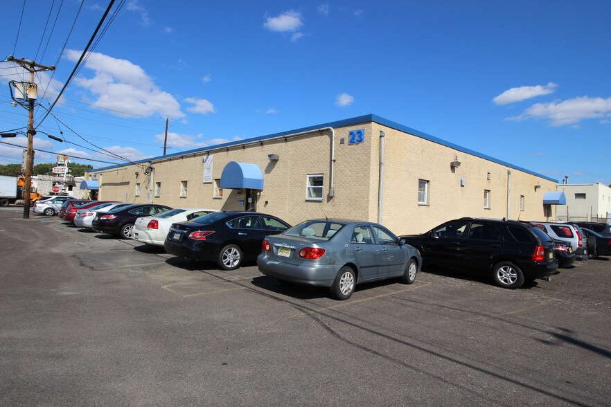 7300 N Crescent Blvd, Pennsauken, NJ à louer - Photo de l’immeuble – Image 1 sur 39