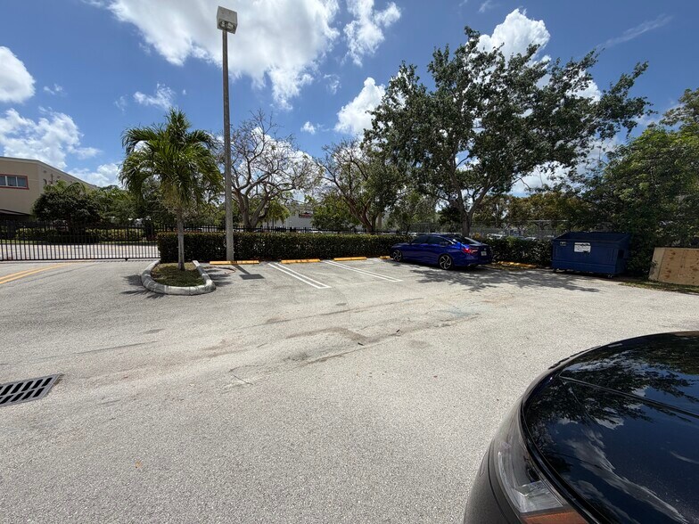 14911 SW 137th St, Miami, FL à vendre - Photo de l’immeuble – Image 3 sur 18