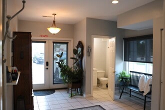 1112 1st Capitol Dr, Saint Charles, MO à louer Photo intérieure– Image 1 sur 4