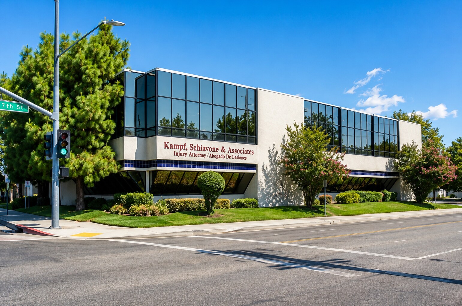 715 N Arrowhead Ave, San Bernardino, CA à louer Photo de l’immeuble– Image 1 sur 15