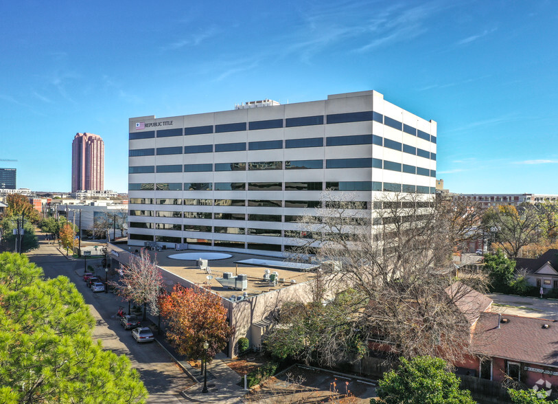 2626 Howell St, Dallas, TX à louer - Photo de l’immeuble – Image 1 sur 9