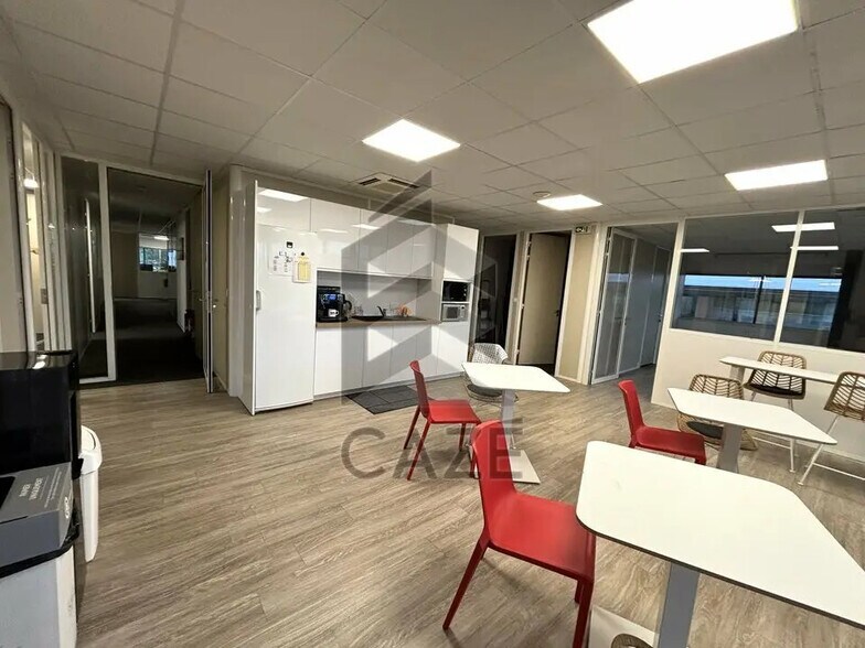 Bureau dans Floirac à louer - Photo de l’immeuble – Image 3 sur 6