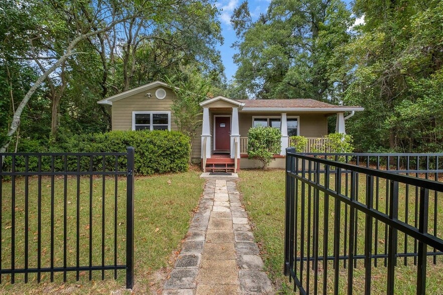 1320 Cherry Laurel St, Tallahassee, FL à vendre - Photo de l’immeuble – Image 2 sur 18