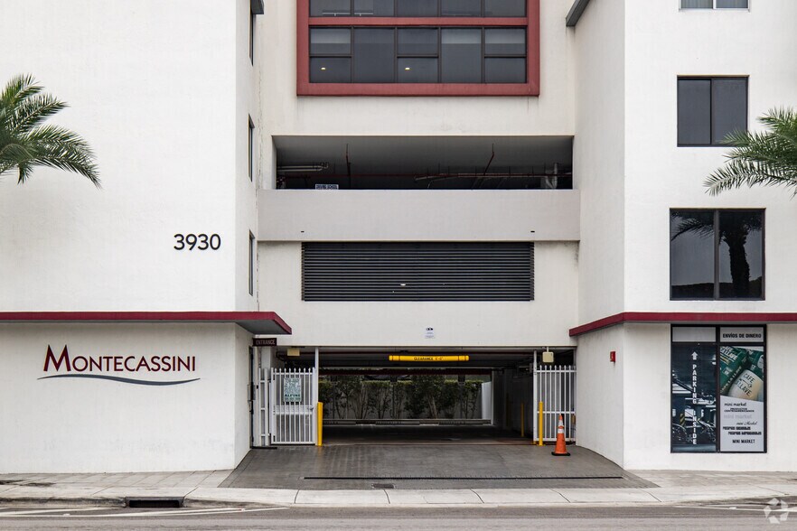 3930 NW 7th St, Miami, FL à louer - Photo de l’immeuble – Image 2 sur 5