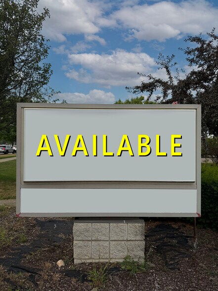 3053 Union Lake Rd, Commerce Township, MI à louer - Photo de l’immeuble – Image 3 sur 5