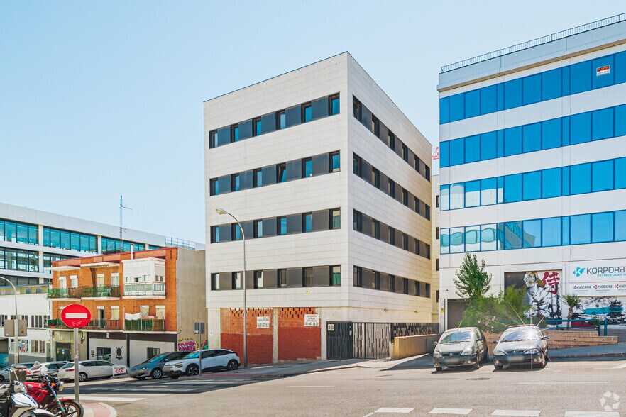 Calle Miguel Yuste, Madrid, Madrid à louer - Photo de l’immeuble – Image 3 sur 4