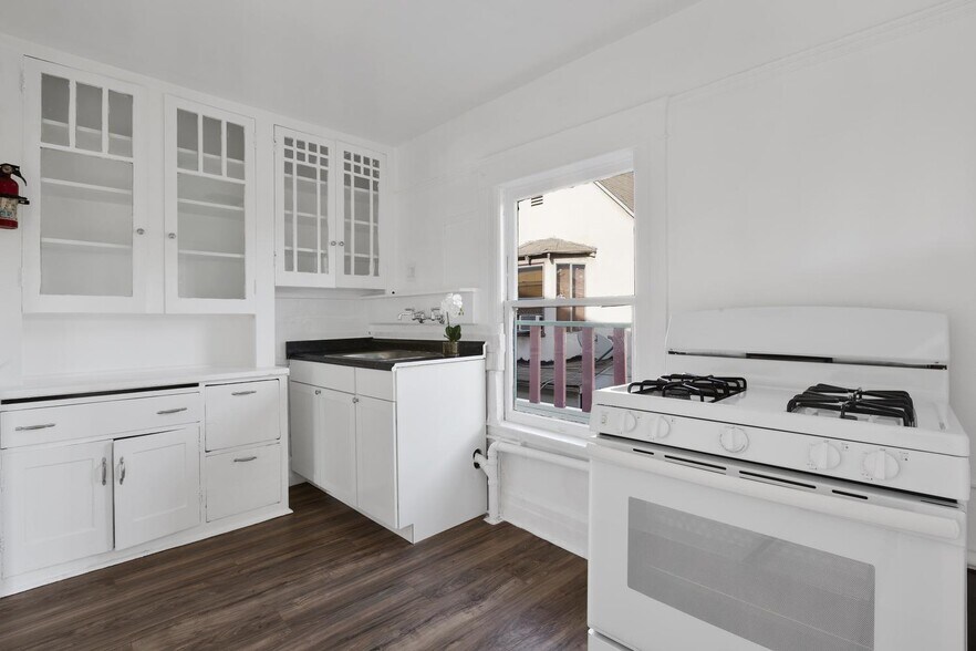 5323 Monte Vista St, Los Angeles, CA à vendre - Photo de l’immeuble – Image 3 sur 16