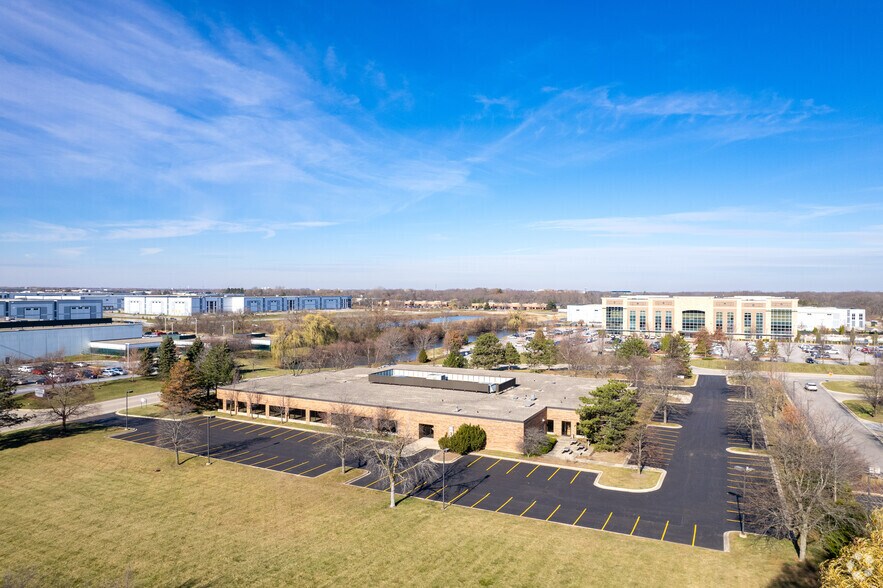 701 Woodlands Pky, Vernon Hills, IL à vendre - Aérien – Image 2 sur 6