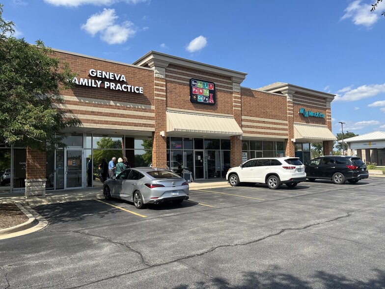 801-875 N Randall Rd, Batavia, IL à louer - Photo de l’immeuble – Image 2 sur 4