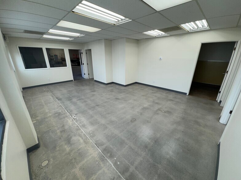 440 E Walnut Ave, Fullerton, CA à louer - Photo intérieure – Image 2 sur 9
