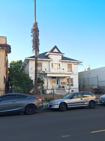 1017 S Burlington Ave, Los Angeles, CA à vendre - Photo de l’immeuble – Image 2 sur 3