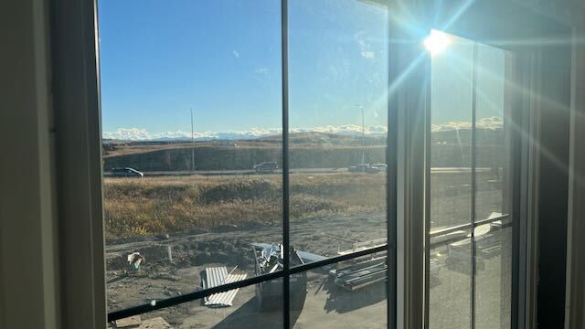 5 River Heights Dr, Cochrane, AB à vendre - Photo de l’immeuble – Image 3 sur 9