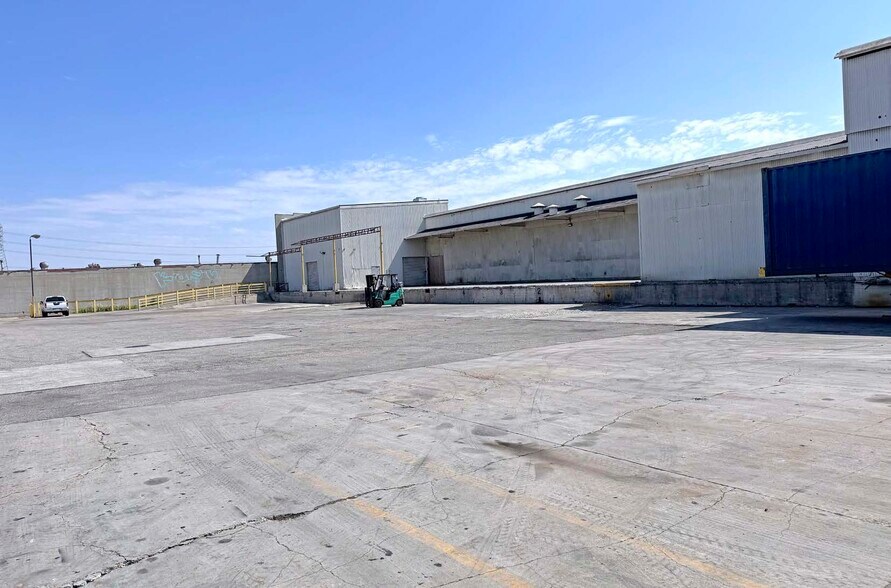 5008 S Boyle Ave, Vernon, CA à louer - Photo de l’immeuble – Image 3 sur 6