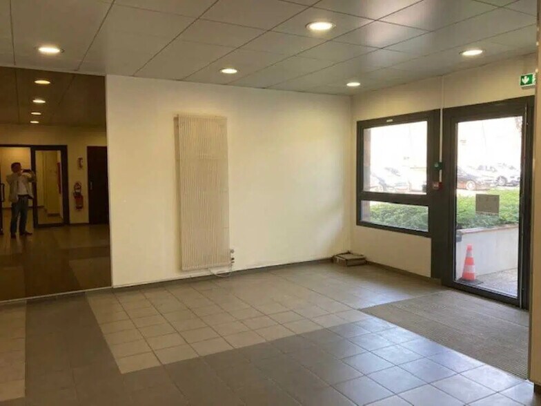 23 Avenue Louis Bréguet, Vélizy-Villacoublay à vendre - Photo de l’immeuble – Image 2 sur 6