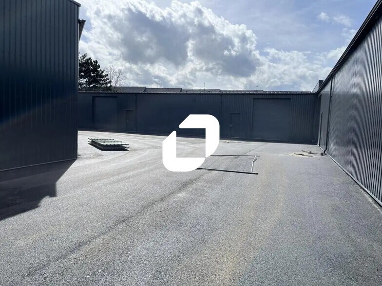 Local d’activités dans Wingles à louer - Photo de l’immeuble – Image 2 sur 4