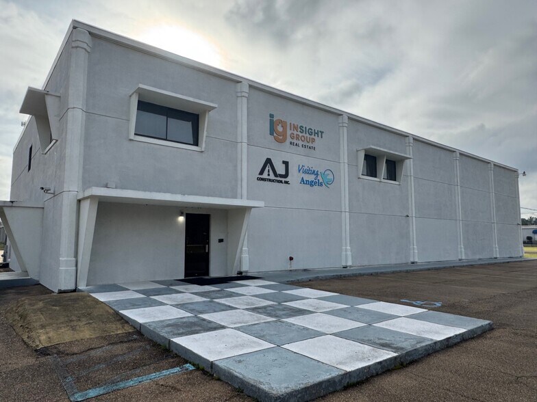 4400 Mangum Dr, Flowood, MS à louer - Photo principale – Image 1 sur 7