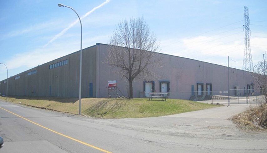 1375 Rue Newton, Boucherville, QC à louer - Photo de l’immeuble – Image 2 sur 19