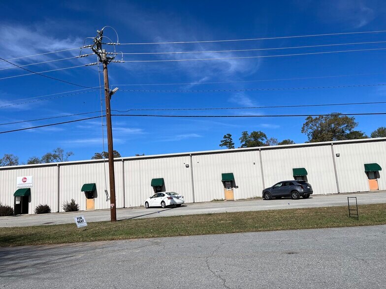 506 Industrial Dr, Rockmart, GA à louer - Photo de l’immeuble – Image 1 sur 8
