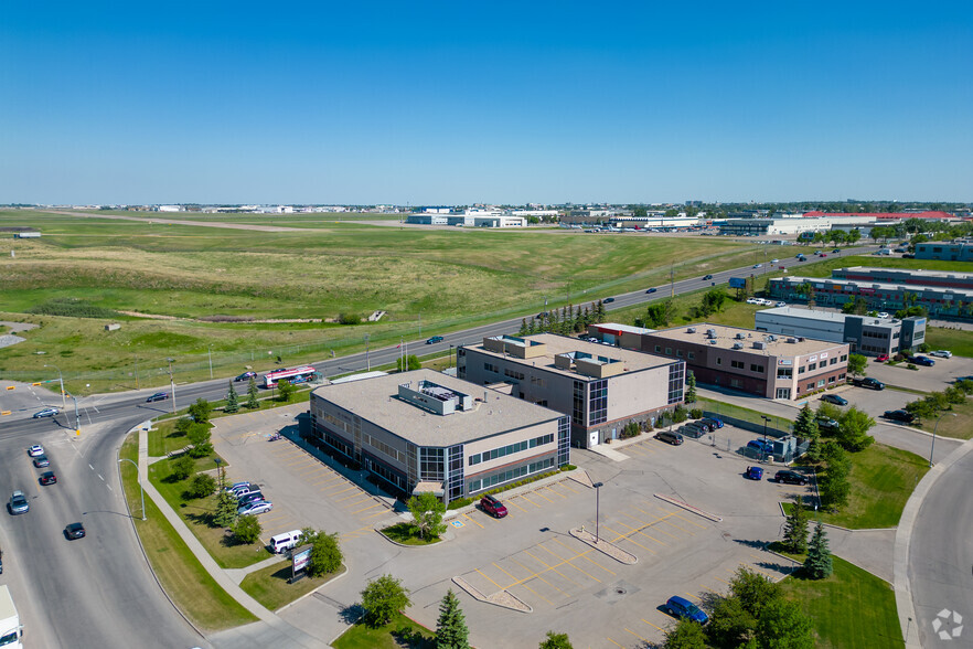 1111 57th Ave NE, Calgary, AB à louer - Aérien – Image 2 sur 3