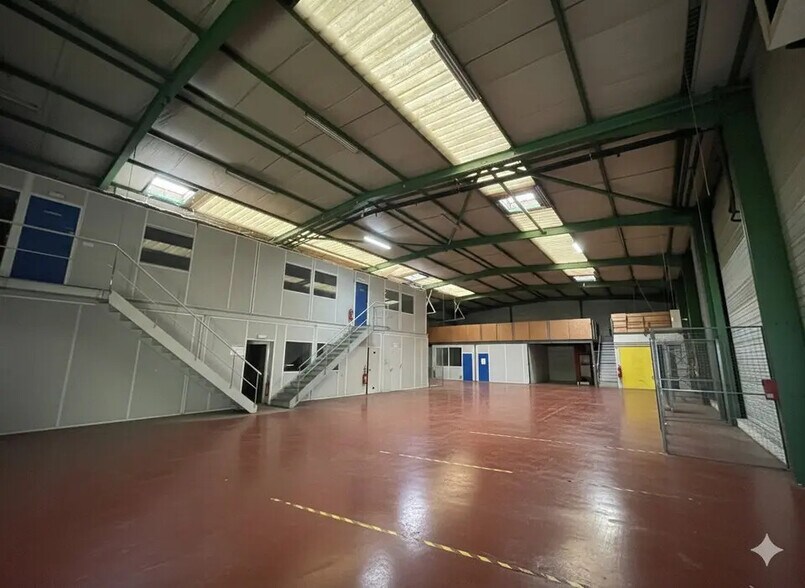 Local d'activités dans Gières à vendre - Photo intérieure – Image 2 sur 3