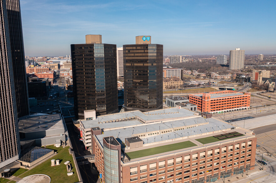 600 Renaissance Ctr, Detroit, MI à louer - Photo de l’immeuble – Image 3 sur 19