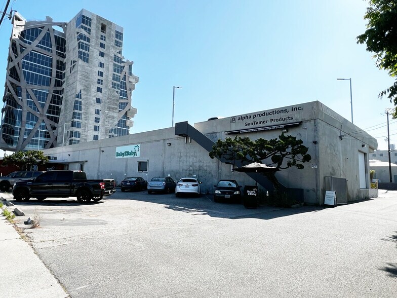 5800-5830 W Jefferson Blvd, Los Angeles, CA à louer - Photo de l’immeuble – Image 3 sur 6