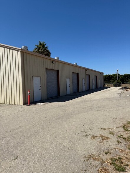 905-917 Corporation St, Santa Paula, CA à louer - Photo de l’immeuble – Image 1 sur 20