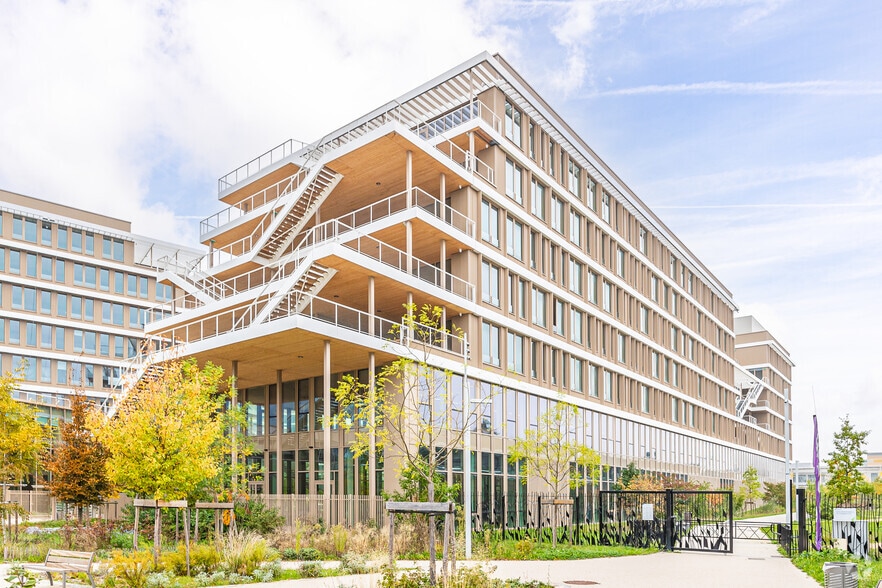 1 Place Des Papeteries, Nanterre à louer - Photo principale – Image 1 sur 2