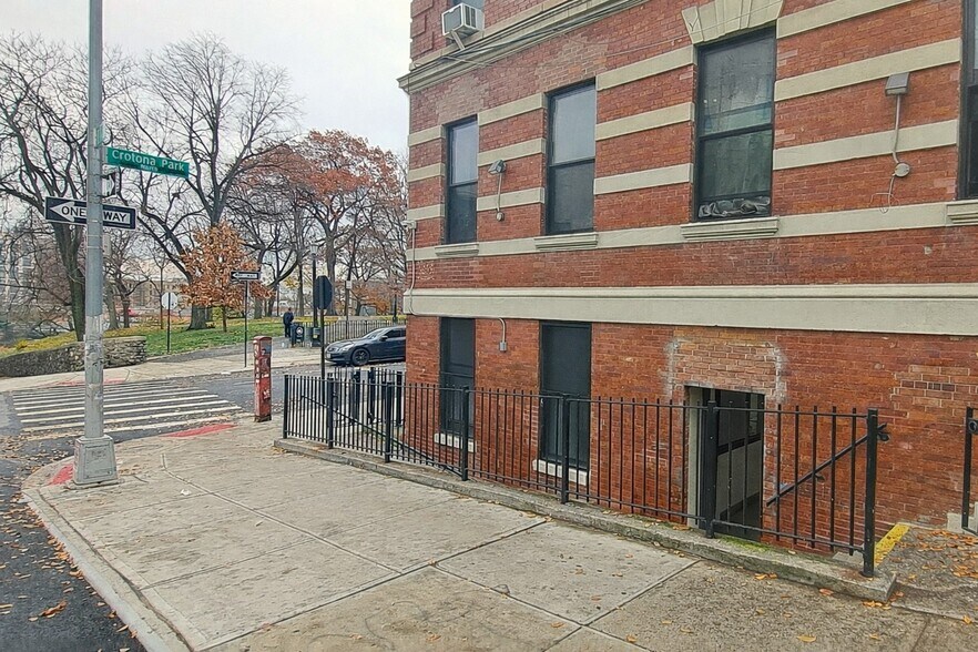 870 E 175th St, Bronx, NY à louer - Photo principale – Image 1 sur 6